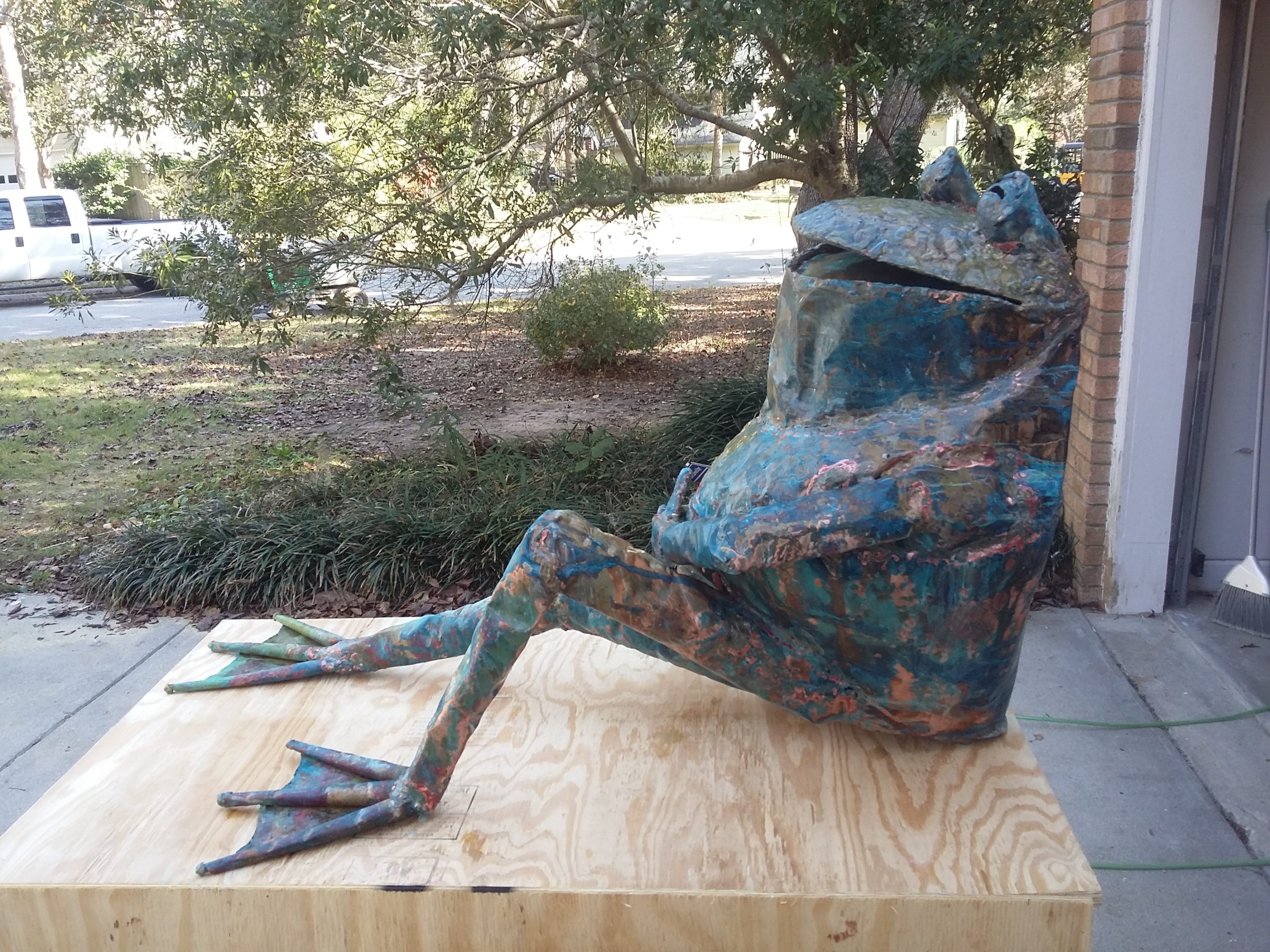 copper frog sculpture by beau smith 12- 2016