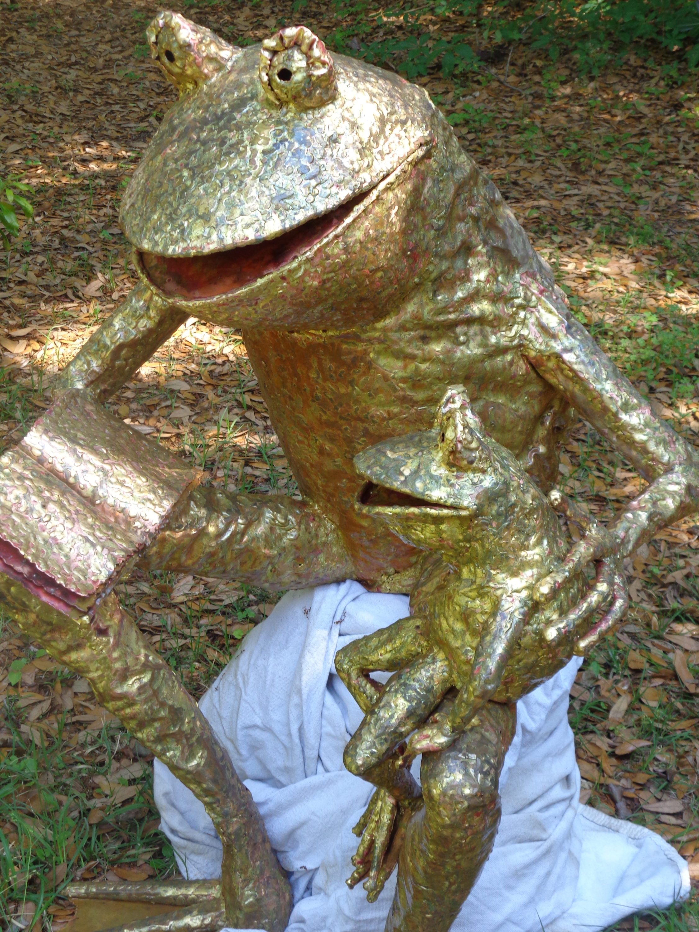 frog sculpture parent and child with book 4-20-2017 beau smith (2)