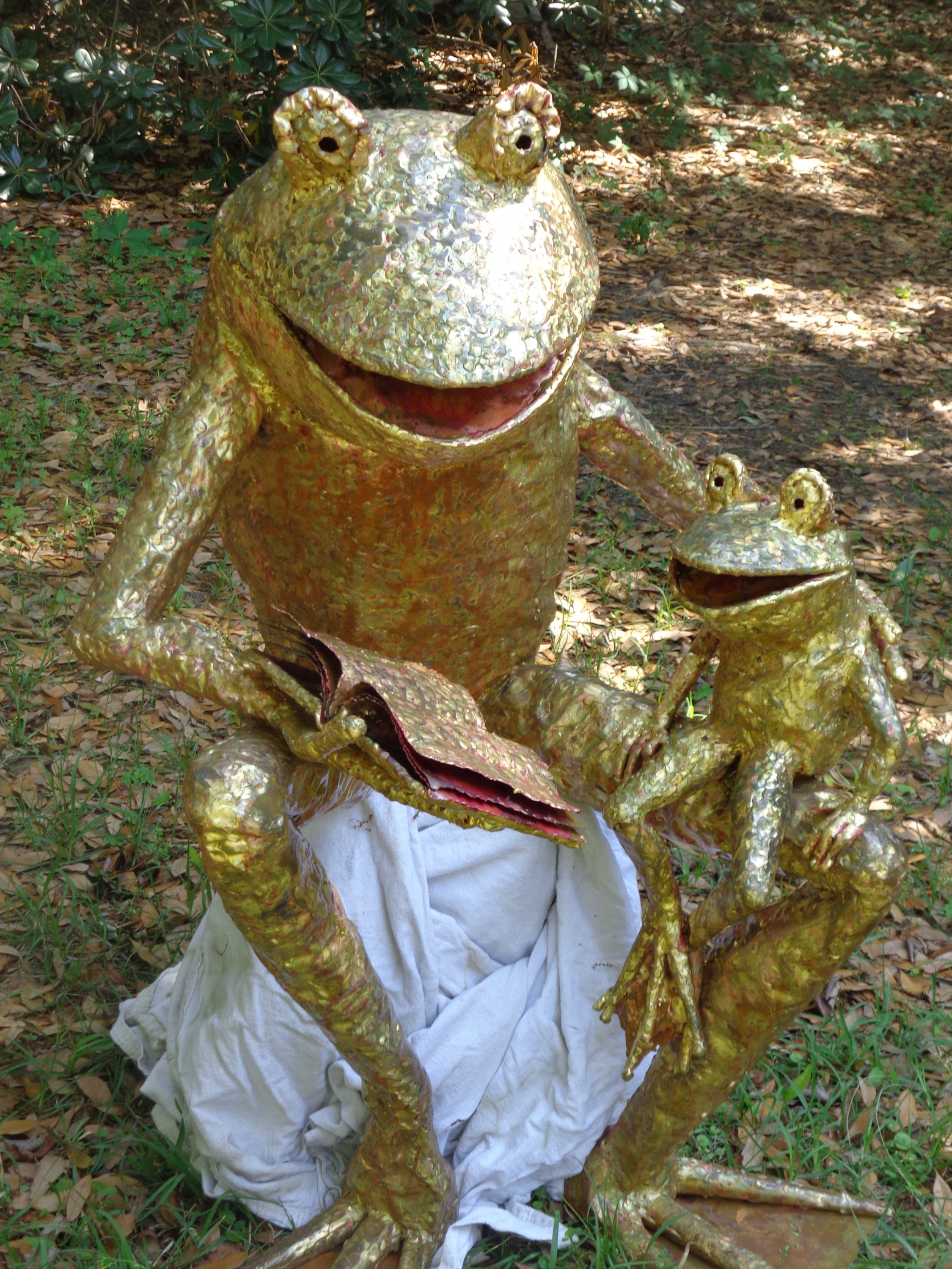 frog sculpture parent and child with book 4-20-2017 beau smith (8)