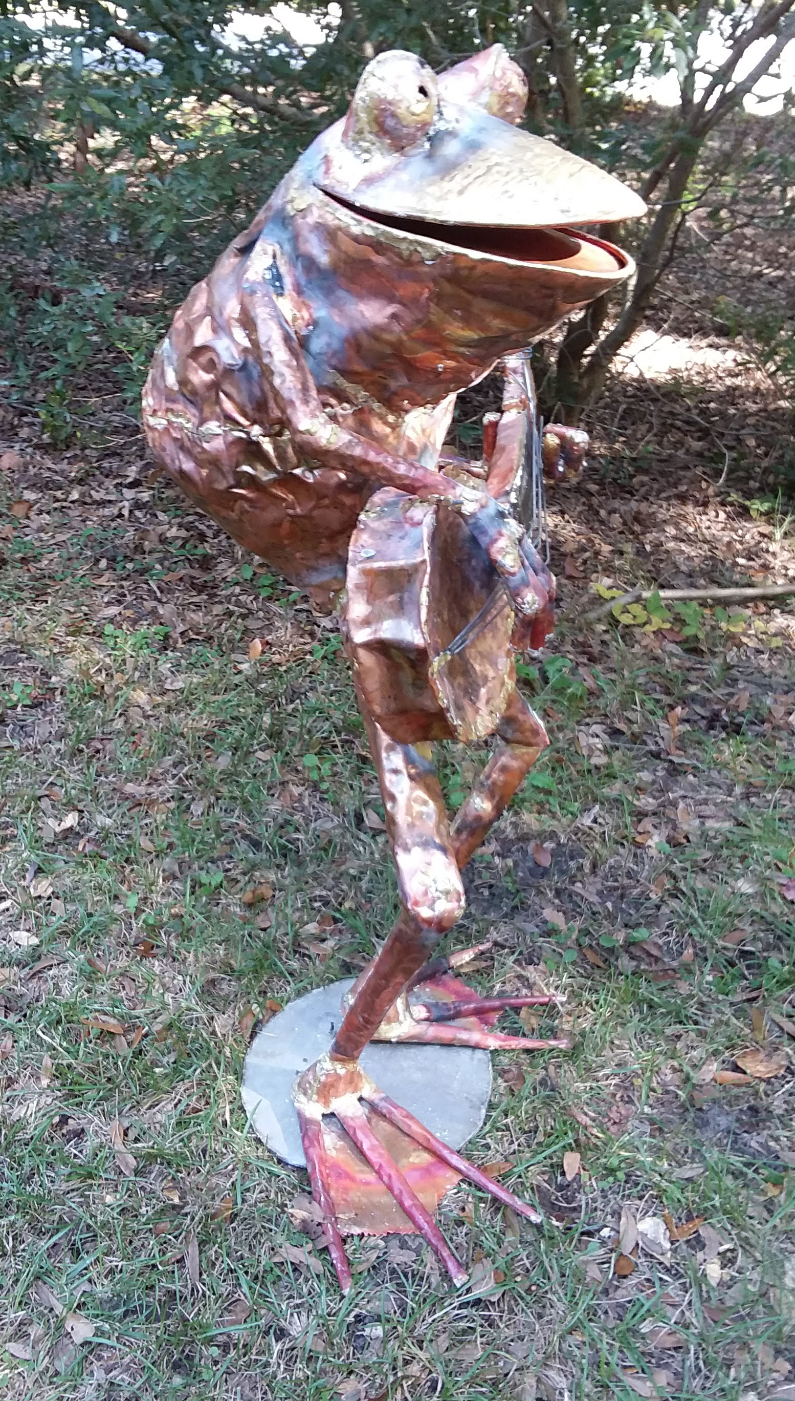 banjo frog sculpture beau smith 2017 (2)