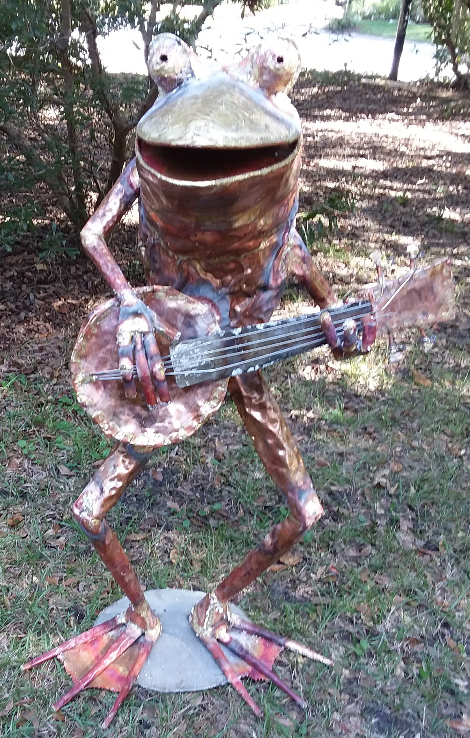 banjo frog sculpture beau smith 2017 (4)